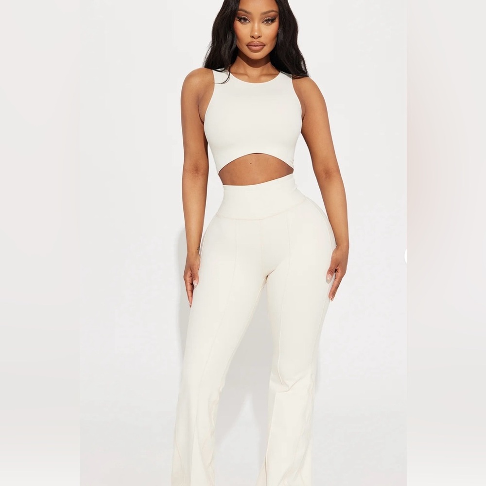 NWT NovaSport curvy ivory leggings